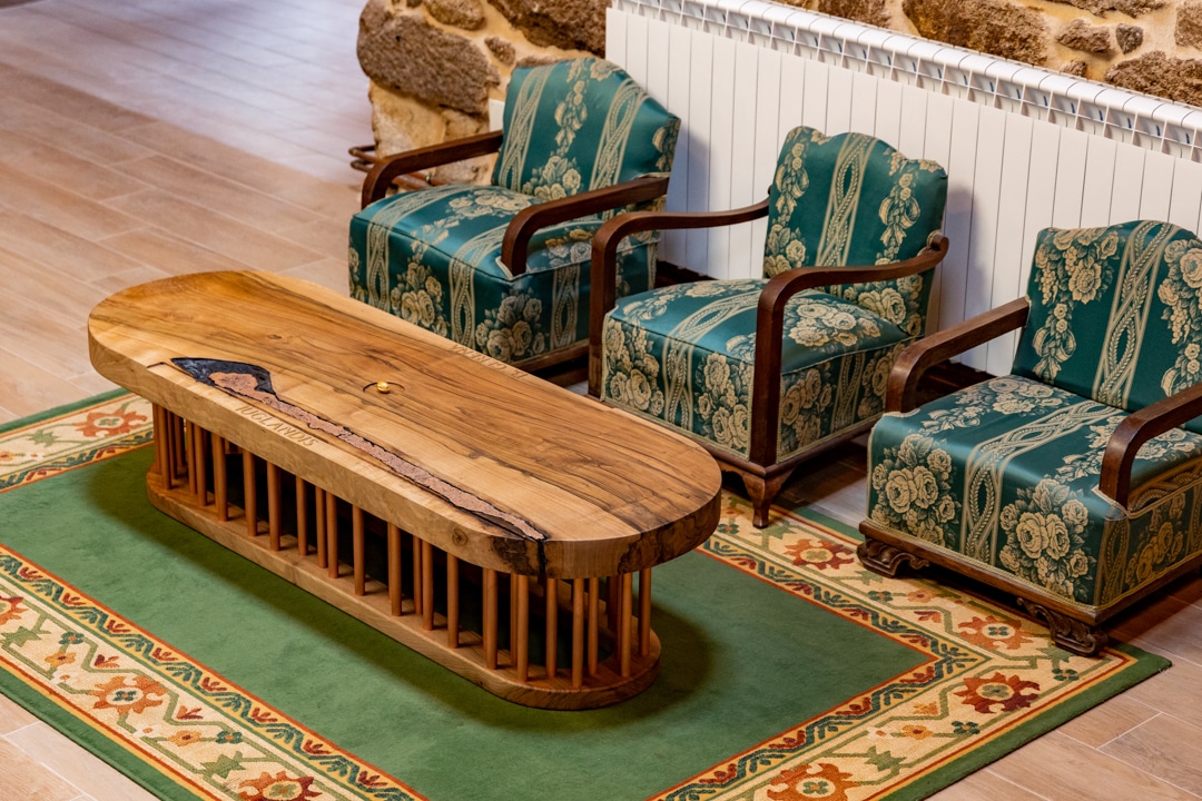 colección de mesas de madera artesanales