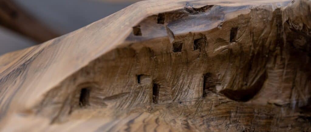 banco tallado de madera