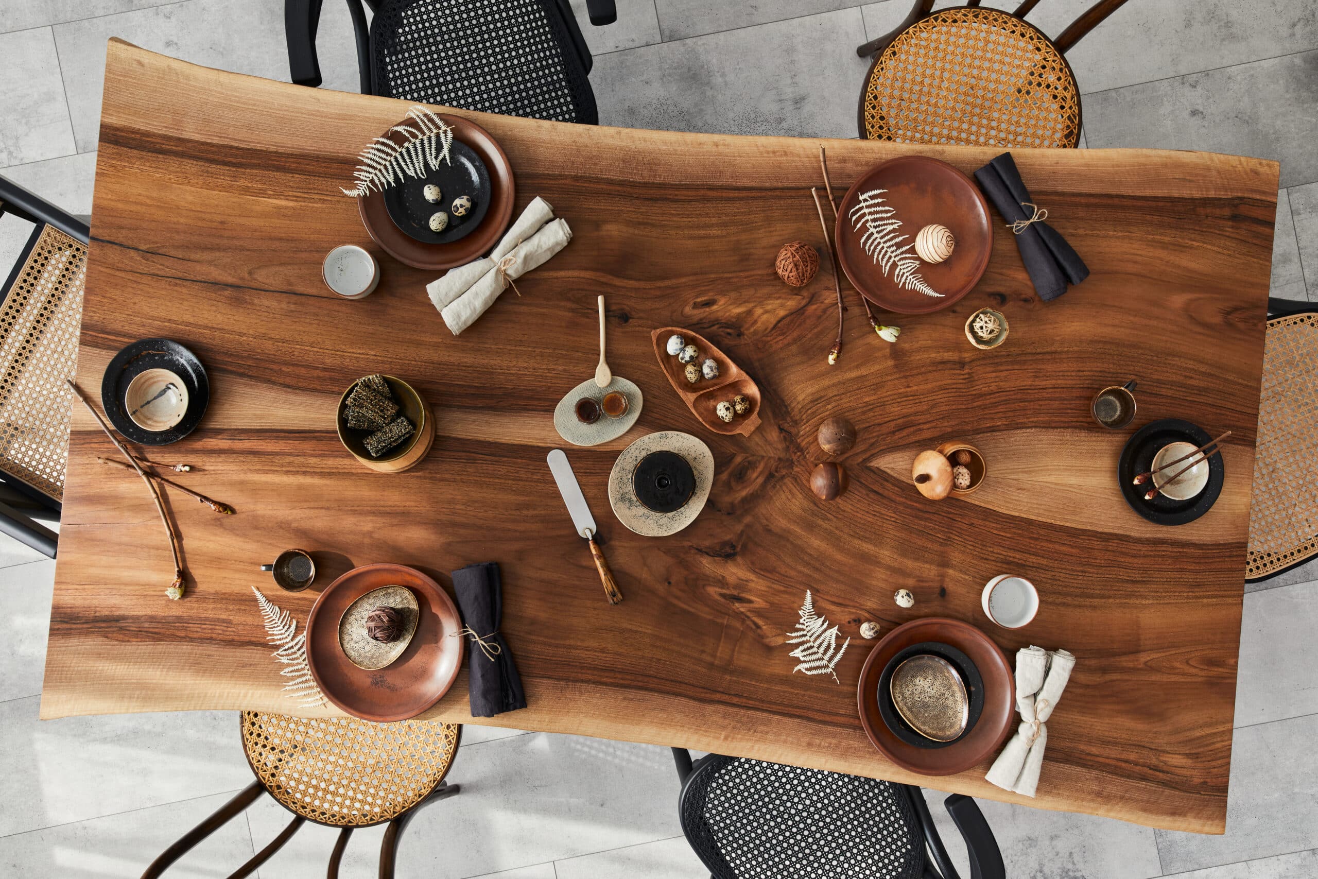 Mesa de madera de nogal en Galicia